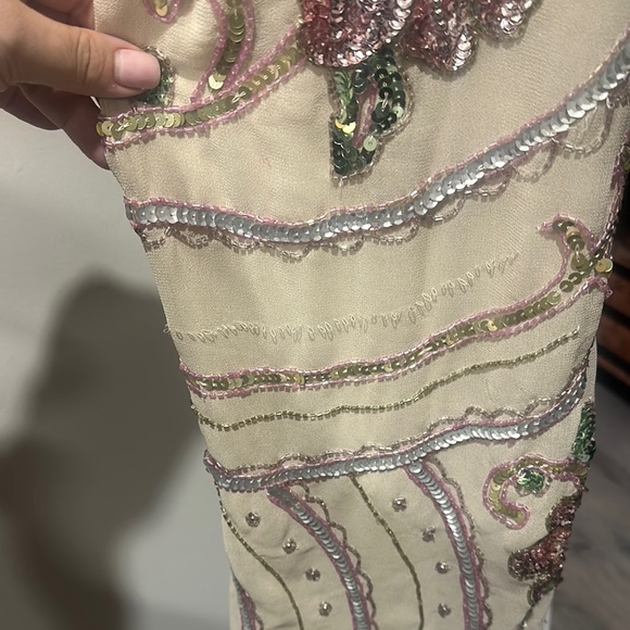 Elegant Beaded Dress with Floral Design - Picture 5 of 7